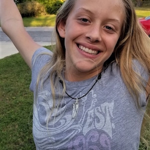 Mooie HELDERE KWARTS KRISTAL Ketting, Zilverdraad gewikkelde hanger op leer, Kwartskristal, Metafysische Sieraden Kristal is 1,5 tot 2 &quot;