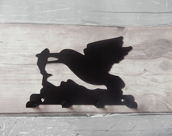 Uccello martin pescatore con pesce nel suo becco Silhouette Key Hook Rack - arte della parete in metallo