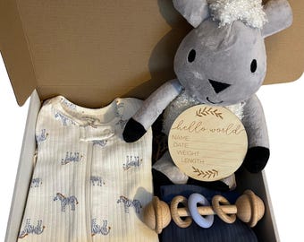 Caja de regalo para bebé niño • Set de regalo para nueva mamá y recién nacido • Regalo para baby shower • Pijama, mono, peluche, sonajero