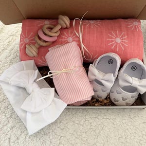 Baby Gift Box; New Mom Gift Set; Baby Girl Gift Set; Baby Shower Gift Box; Newborn Gift Box