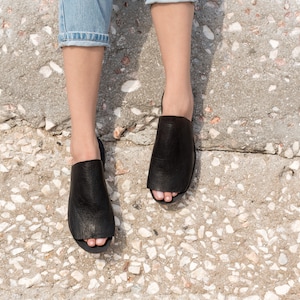 Black Leather Slippers, Leather Slides,Summer Sandals,handmade sandals,summer flats,Black sandals, Sandales grecques, Sandales cuir femme image 2