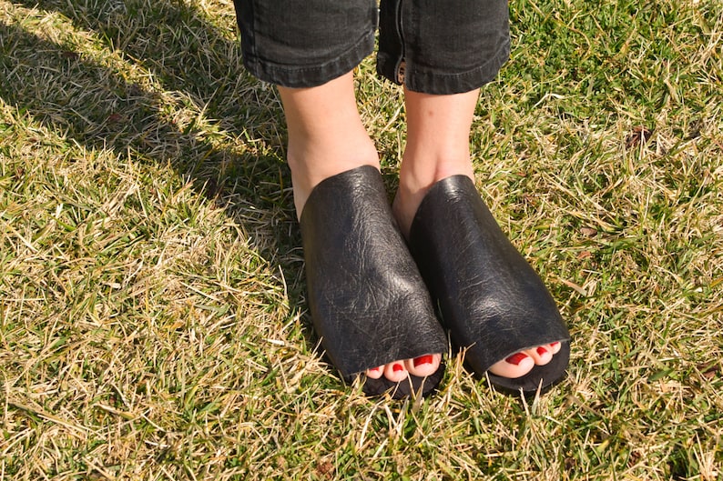 Black Leather Slippers, Leather Slides,Summer Sandals,handmade sandals,summer flats,Black sandals, Sandales grecques, Sandales cuir femme image 6