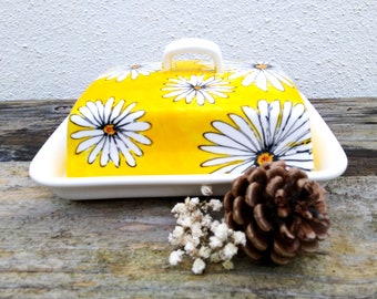 Beurrier en porcelaine jaune avec couvercle, beurrier artisanal fleurs, grand beurrier marguerites