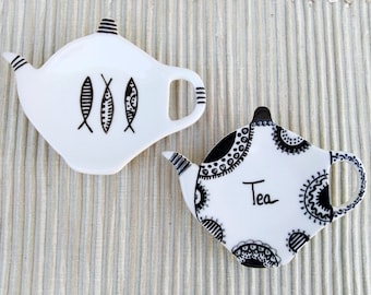 2 Black and white porcelain tea bag rest, tea bag deposit, teapot cup