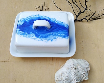 Beurrier en porcelaine bleu et blanc, décor vague mer, 250 grammes artisanal