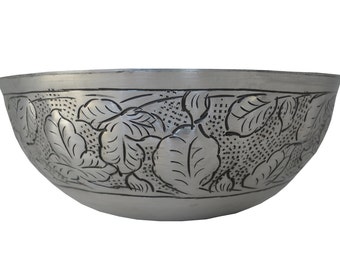 Metal Fruit Bowl w/ Leaf Design