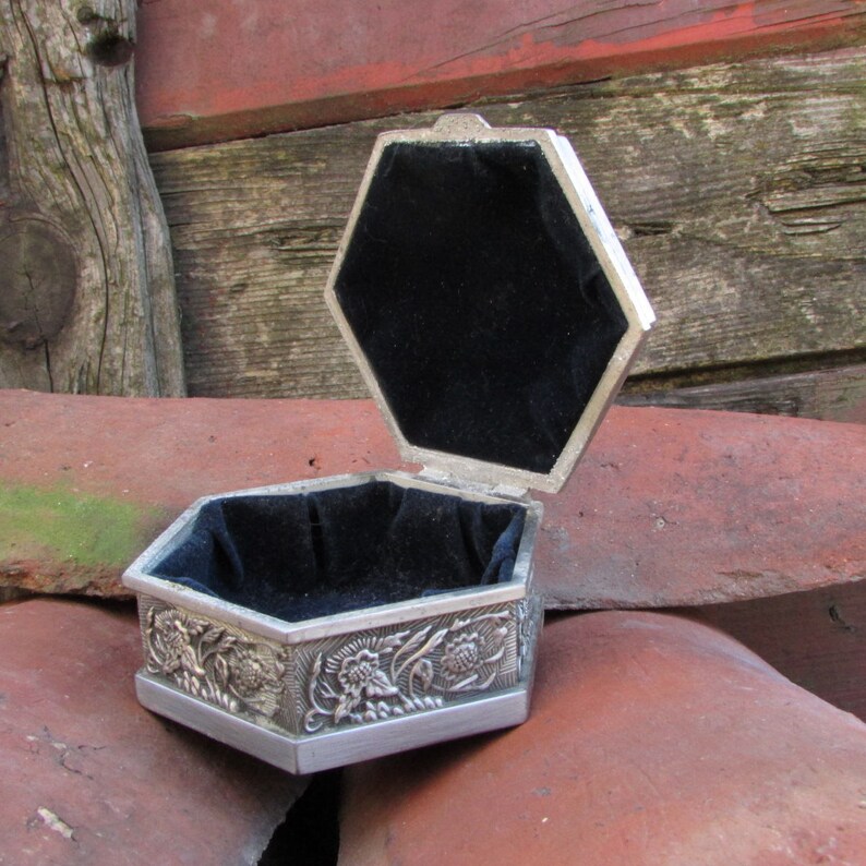 Vintage engraved metal jewelry box Inlaid flower jewelry box Etsy