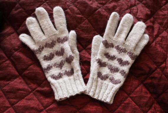Hand knitted short gloves | Hearts | with embroiders, made from amazing natural wool yarn. These have a Norwegian thumb, ready to ship