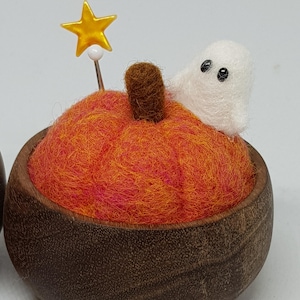 Cute needlefelted tiny ghost novelty pin cushion
