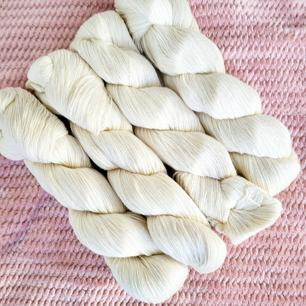 Fingering Fine Organic Merino Wool Yarn for dyeing, merino wool yarn, wool to dye, off white wool yarn, undyed yarn, sock weight Egret