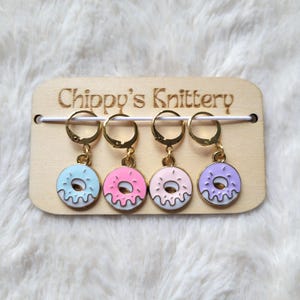Set of 4 donut knitting stitch markers or progress keepers, knitting accessories and gifts for knitters, cute stitch markers