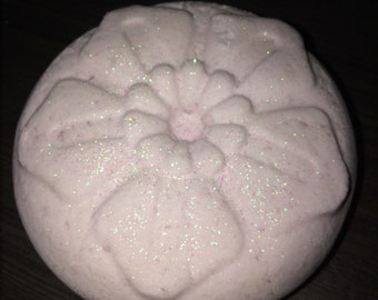 LOVE SPELL bath bomb with GLITTER