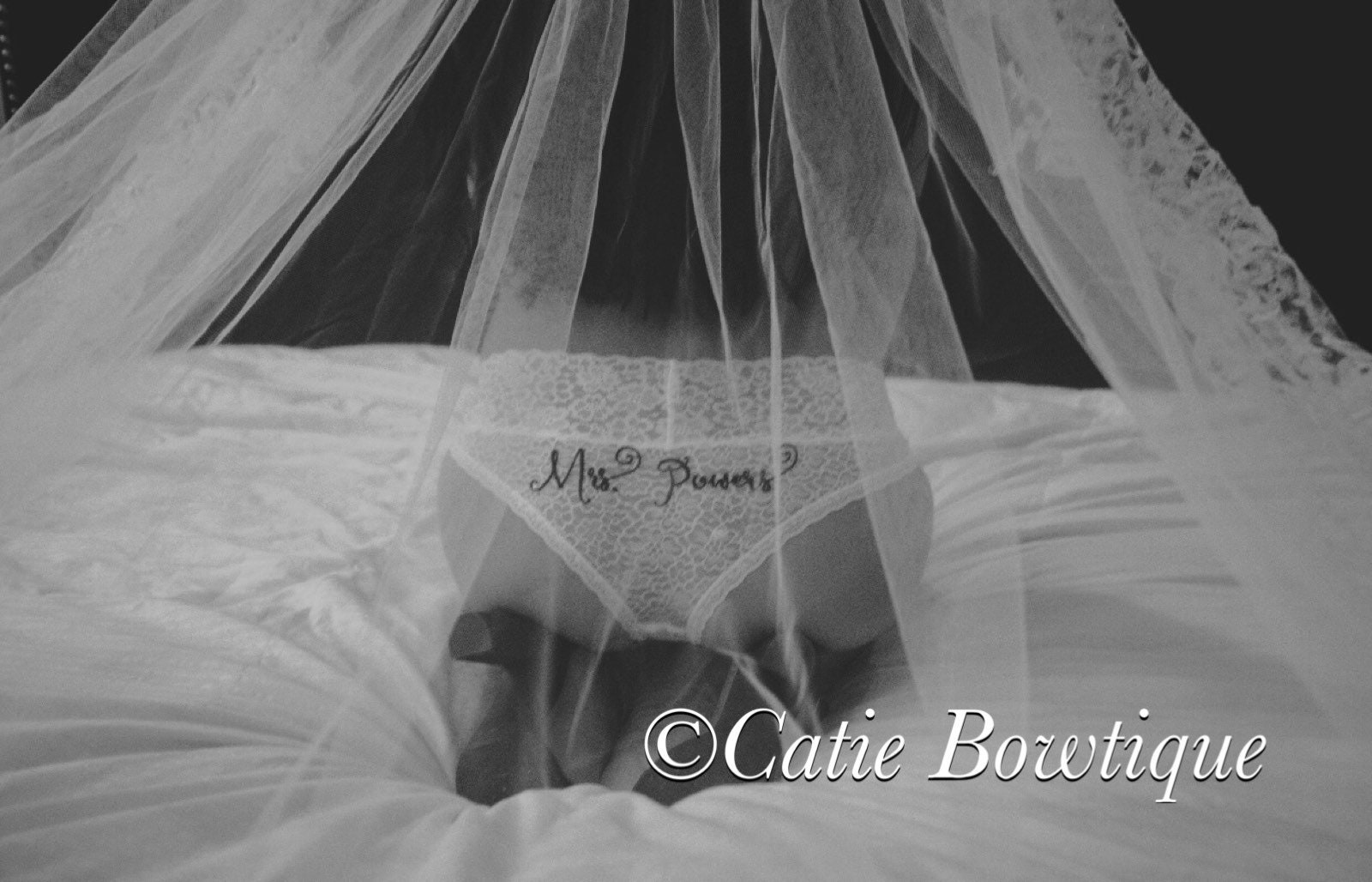 Bridal Monogram Cheeky Panties/ Wedding Something Blue Underwear/ Custom  White Lace Cheeky/ Mrs / Bride/ Bride Gift/ Bridal Panty/lingerie/ 