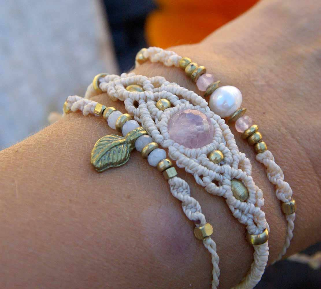 Kit of 3 macrame bracelets, adjustable, with brass, nickel free, pearl ...