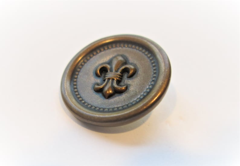 Vintage Modern Brass Button Fleur-de-lis Beaded Border