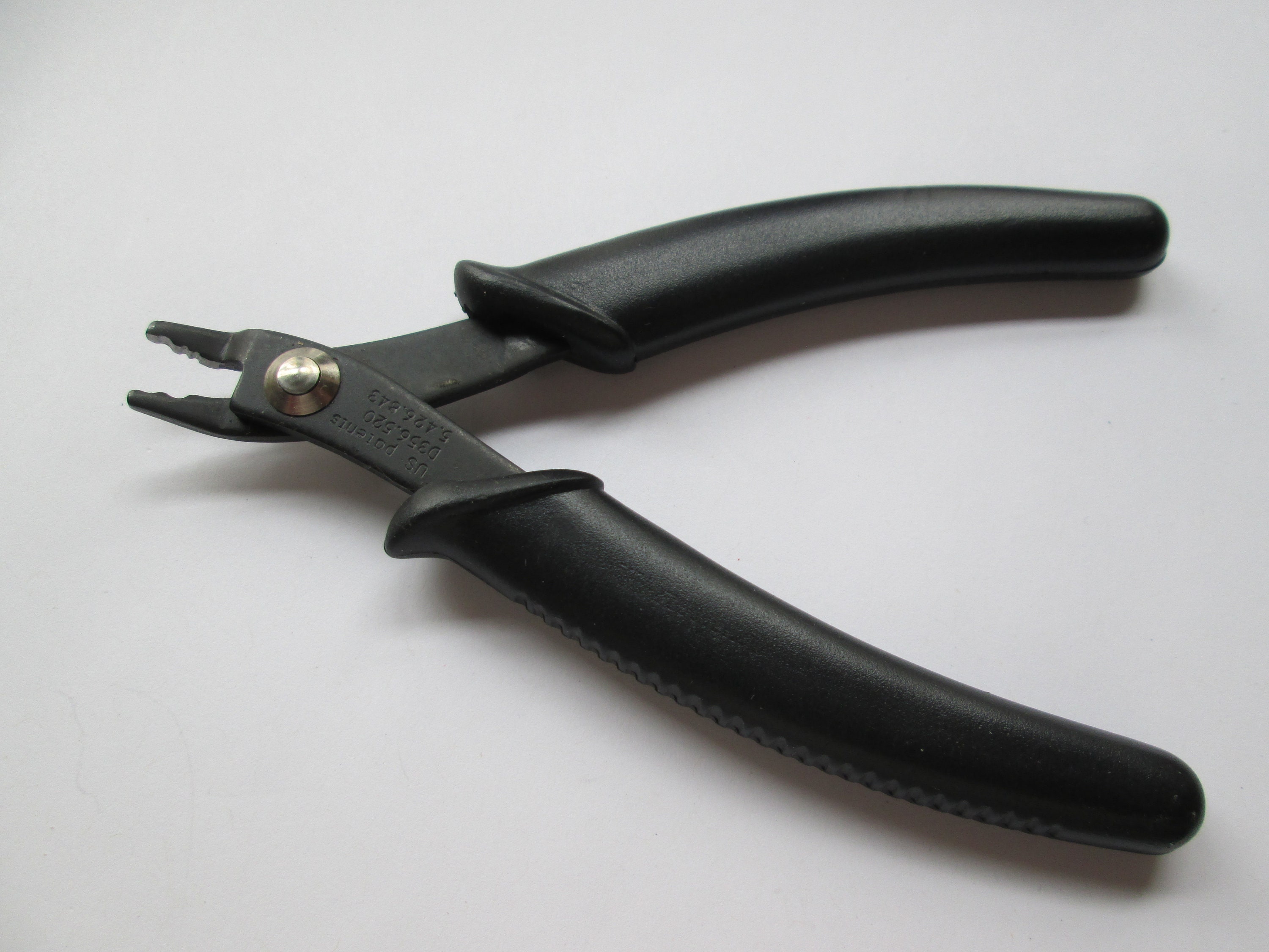 Professional Hand Tools Chain Nose Pliers for Jewelry Making 4inches -  China Hardware Tools, Carbon Steel