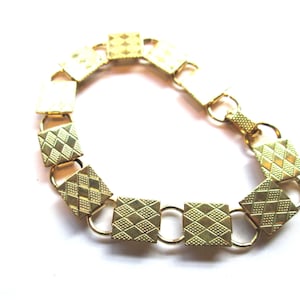 New Old Stock Button Bracelet 11 Flat Top Plaques On A 7.25 Inch Bracelet Gold Tone Metal