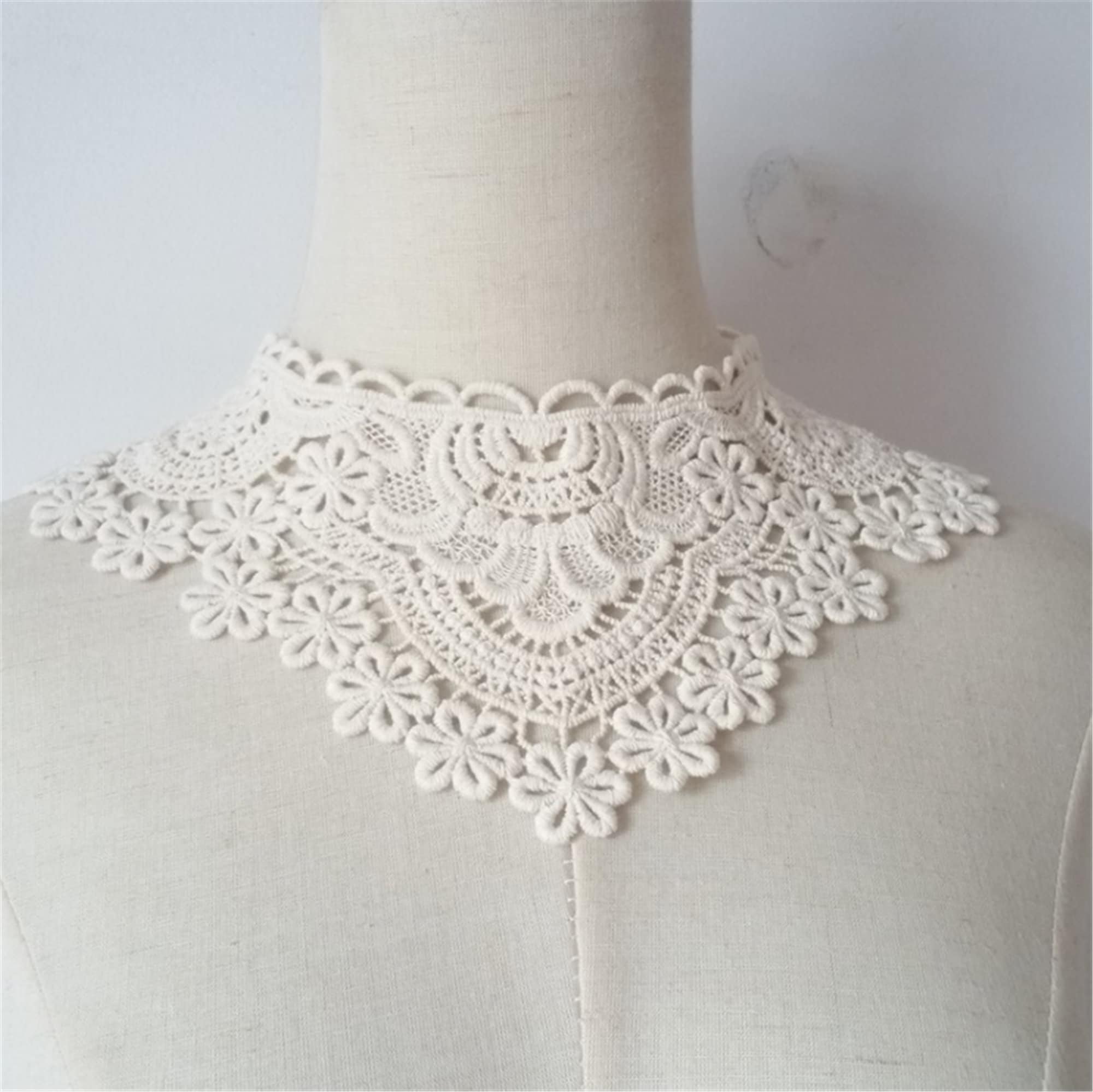 MAMUNU 2 Pieces White Lace Collar, Embroidery Lace Fabric Collar Lace  Neckline Collar Floral for Women and Girls Sewing Supplies Crafts