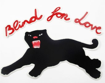 Broderad applikationslapp med panter: "Blind for Love"-set