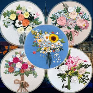 Holding Flowers Embroidery Kit For Beginner, Modern Floral Embroidery Kit,  DIY Hand Embroidery Kit,Wall Art Kits,Wall Decor