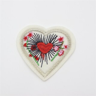 Toppa Ricamata Termoadesiva A Forma Di Cuore Hippie Fiore - Applique Per Cucire O Stirare Su Abiti, Borse, Giubbotti - 7,4 X 9 Cm