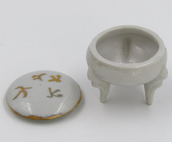 Vintage Miniature Tiny Trinket Ring Snuff Box Whi… - image 2