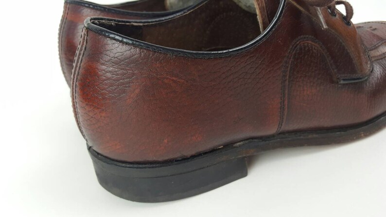 Vintage Mens Brown Leather Shoes Size 9,5 1960s Beatles Royal Imperial Pebbled Leather 5 nail V Cleat Oxford Wingtip Dress Shoe Lace Up Tan