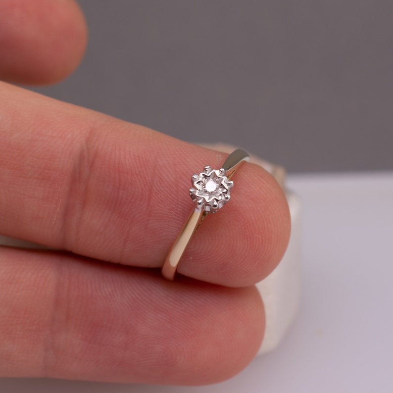 Ladies Size 7 Diamond Solitaire 9ct Gold Classical Style Diamond Rings
