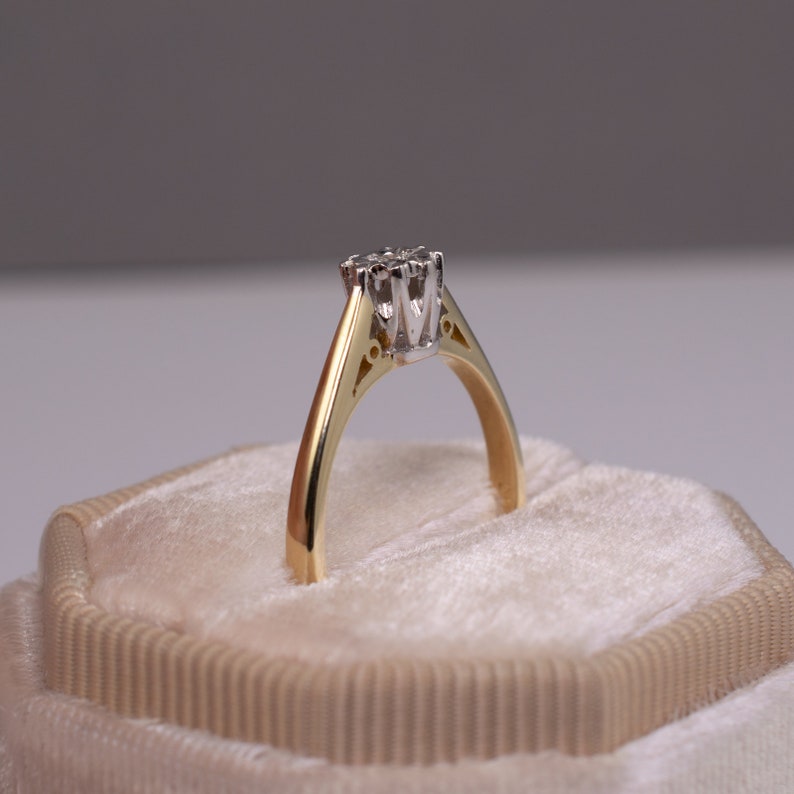 Ladies Size 7 Diamond Solitaire 9ct Gold Classical Style Diamond Rings