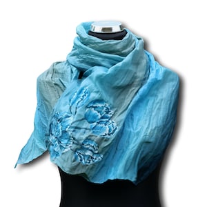 Blaue Tulpe Seidenschal, Hand bemalt Seidenschal, 100% Seidenschal, Blume, Floral, Hellblau, Original, Geschenk für Sie, Frauen, Frau, Freundin