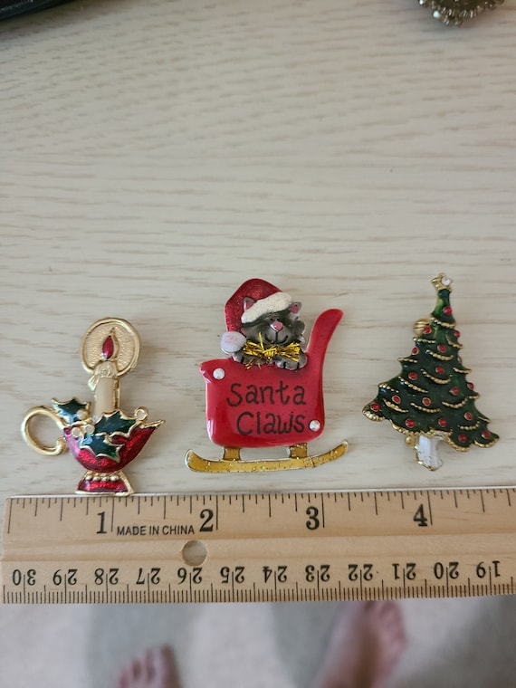 Vintage Christmas brooches 3pc. Santa claws cat .… - image 1