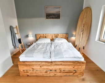 Bed from scaffolding planks