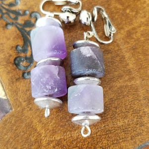 Ruw geslepen amethist oorbellen natuurlijk uniek biologisch BOHO Boho februari geboortesteen ongeëvenaard natuurlijk paars cadeau voor haar cadeau voor moeder