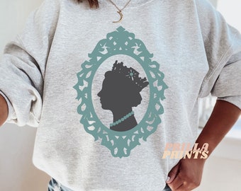 Queen Elizabeth II Silhouette - Queen of Hearts - Royal Family Unisex Heavy Blend Crewneck Sweatshirt