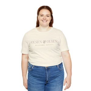 Mary Kate & Ashley Olsen and Olsen Mystery Agency Minimalist Design - Adventures of MK and Ashley Unisex Jersey Short Sleeve Tee