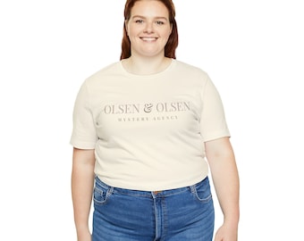 Mary Kate & Ashley Olsen e Olsen Mystery Agency Design minimalista - Le avventure di MK e Ashley Maglietta unisex a maniche corte in jersey