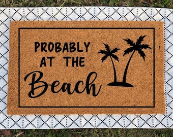 Probablement à la plage | Paillasson de plage | Paillasson d'été | Tapis de bienvenue | Cadeau de pendaison de crémaillère | Décoration de plage | Décoration de plage pour la maison | Amoureux de la plage