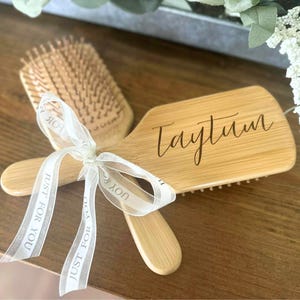 Bridesmaid Wood Hair Brush, Personalized Gifts for Bridesmaids, Custom Comb, Bridal Party Gift, Engraved Hairbrush, Bachelorette Favors
