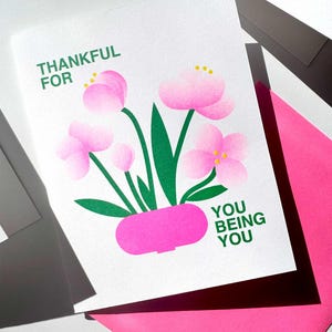 Bedankkaart, risograafkaart in fluorescerend roze en groen, bloemafbeelding, mama/papa, verjaardag, echtgenoot, liefde, jubileum