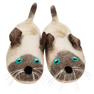 Handmade Wool Cat Slippers: Eco-Friendly Comfort Shoes
