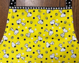 Snoopy and Woodstock Print Youth (5-8) Apron, Assorted Snoopys Kids Apron, Boy or Girl Apron, Young Chef Apron, Playful Snoopy Print Child