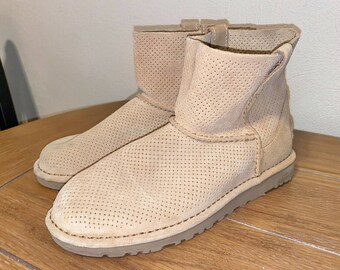 womens size 7 uggs