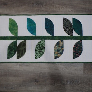 green and white table runner