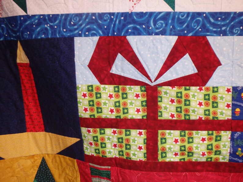 Christmas Quilt Holiday Quilt Queen Size Quilt Red and Etsy