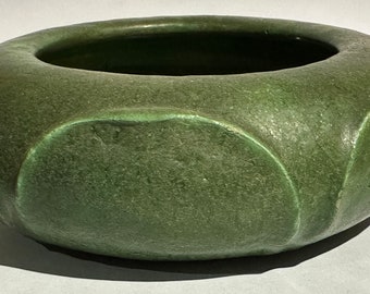 Grueby art pottery matte green bowl