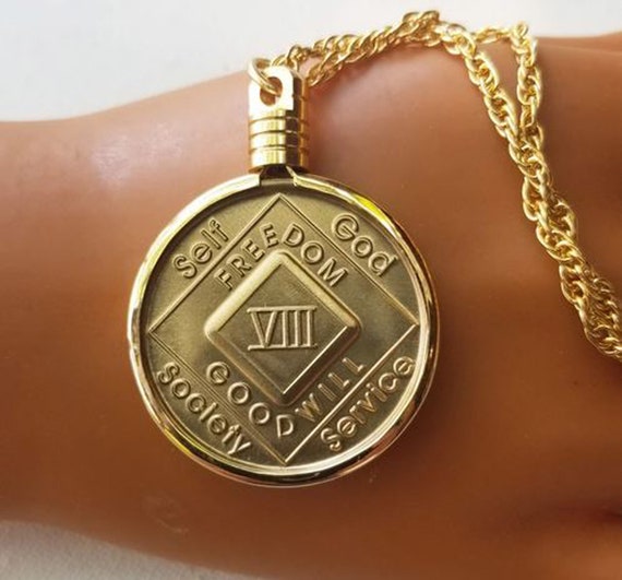 Na medallion necklace deals