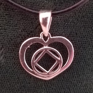 ssj018- NA Small NA Heart w/ Service Symbol Pendant - Narcotics Anonymous - Free Shipping