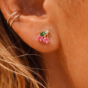 チェリーゴールドスタッド、スモールゴールドチェリースタッド、ルビーピンクゴールドスタッドイヤリング、フルーツチェリーゴールドCZスタッド、シルバーローズチェリースタッド