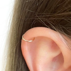 Roségouden helixoorring hoepelpiercing 18 g - helixring - eenvoudige helixpiercing - kleine kraakbeenring