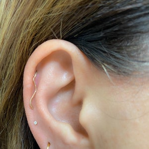Orecchino a elica lunga - Orecchino a elica con filo - Orecchino a cartilagine ondulato - Orecchino a elica - Orecchino a spirale ondulato - Orecchino a spirale ondulato - Piercing a elica in oro rosa e argento